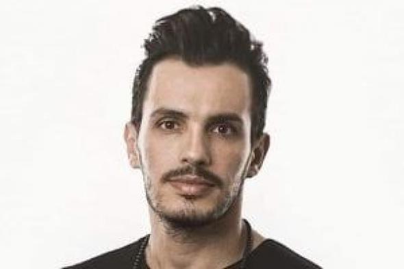 الموزع
أحمد
إبراهيم
يستقبل
عزاء
والده
بمسجد
الشرطة
بالتجمع