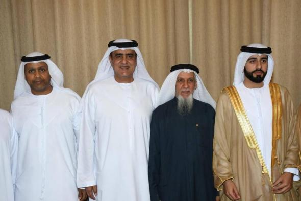 عصام
      الحميدان
      وخليفة
      سليمان
      يحضران
      زفاف
      حمد
      يوسف
      المطوع