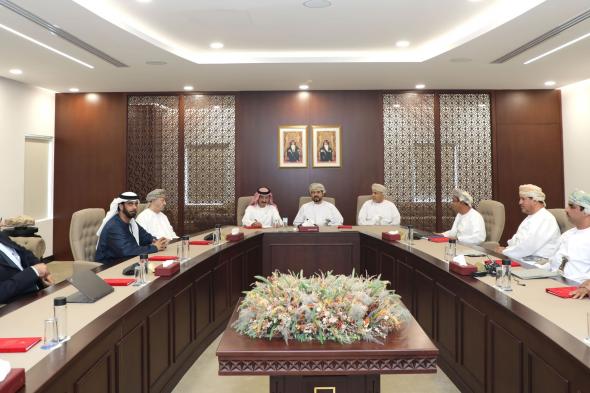موانئ دبي العالمية تناقش خطط تطوير المنطقة الاقتصادية الخاصة بالروضة بسلطنة عمان