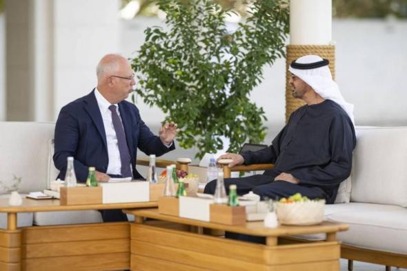 مبعوث
      بوتين:
      العالم
      معجب
      بنجاحات
      الإمارات
      في
      صنع
      السلام