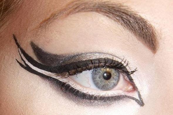 الخبراء
يبحثون
والمرأة
تترقب
----
مختبرات
التجميل
جادة
في
بحثها
عن
وسائل
جديدة
لتطويل
الرموش
وزيادة
كثافتها