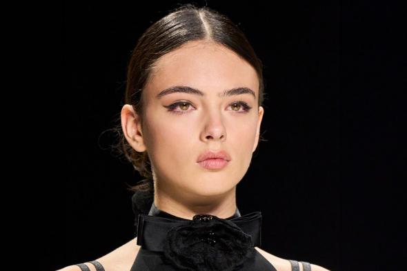 كيف
تختارين
مكياجكِ
حسب
شخصيتكِ
بعيداً
عن
ضجيج
الموضة
وصيحاتها
المتغيرة؟