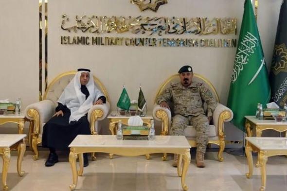 اللواء
    «المغيدي»
    يبحث
    مع
    سفير
    خادم
    الحرمين
    لدى
    سيراليون
    تعزيز
    التعاون
    والتنسيق
    المشترك