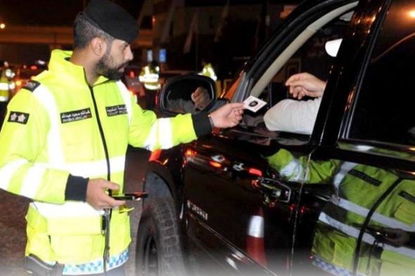 الكويت
      |
      27
      ألف
      مخالفة
      وحجز
      322
      سيارة
      في
      أسبوع