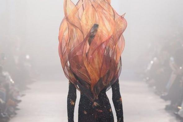 مجموعة Rahul Mishra هوت كوتور 2026: حين تتحول العناصر الخمسة للطبيعة إلى أزياء راقية