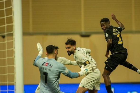 الحزم
    يتغلّب
    على
    ضمك
    بهدفين
    مقابل
    هدف
    في
    دوري
    المحترفين
    السعودي