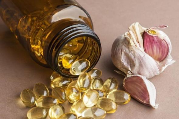 رغم
    فوائده..
    5
    آثار
    جانبية
    لمكمّلات
    الثوم