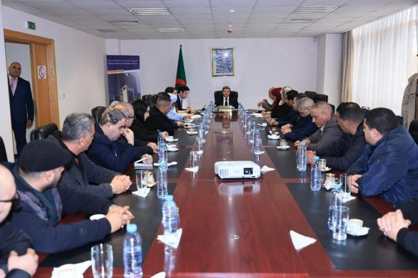 وزير
الاتصال
يلتقي
عددا
من
مسؤولي
المواقع
الإعلامية
الإلكترونية
المعتمدة