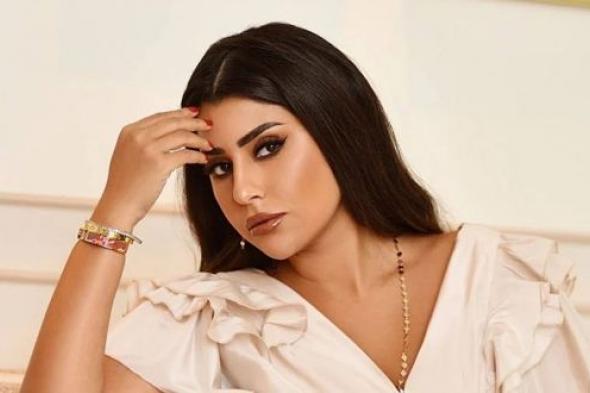 آيتن
عامر
ترد
بسخرية
على
تعليق
يتدخل
في
حياتها
الشخصية