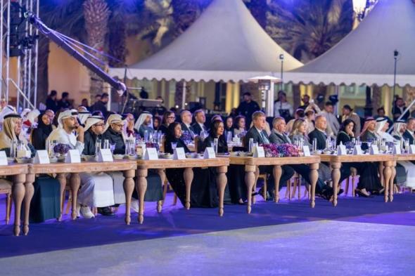 بدور
      القاسمي:
      رابطة
      خريجي
      «أمريكية
      الشارقة»
      قوية