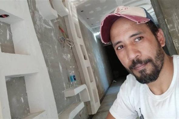 جريمة
      بسبب
      كيس
      شيبسي..
      أب
      ونجله
      يقتلان
      عاملا
      بخنجر
      أمام
      أسرته
      بالزاوية
      الحمراء