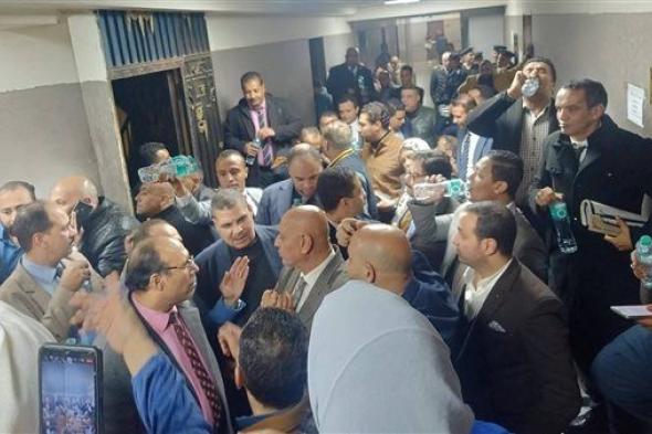 وكيل
      نقابة
      المحامين:
      واقعة
      نيابة
      النزهة
      انتهت
      بالصلح..
      والخطأ
      كان
      من
      الطرفين