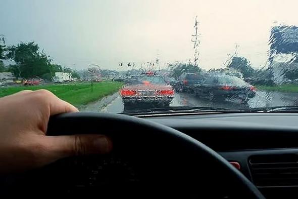 «المرور»
    تشدد
    على
    التأكد
    من
    سلامة
    المركبة
    قبل
    القيادة
    تحت
    الأجواء
    الماطرة