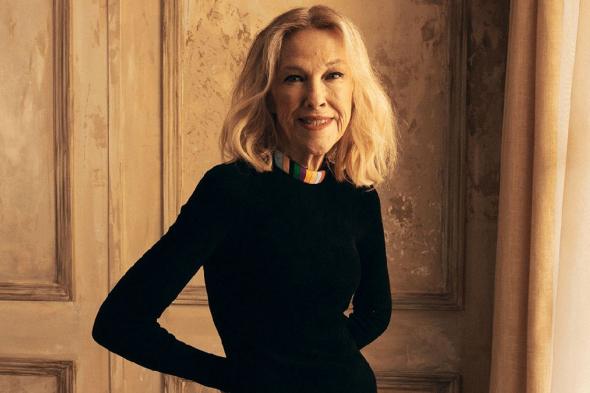 النجمة
المحبوبة
كاثرين
أوهارا
الشهيرة
من
Schitt's
Creek
و
Home
Alone
توفيت
عن
عمر
ناهز
71
عاماً