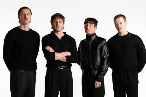 أول
نظرة
على
أفلام
سام
مينديز
عن
فرقة
The
Beatles
عبر
بطاقات
بريدية
تجوب
العالم