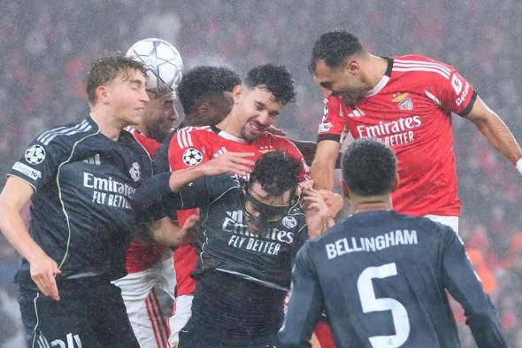 بعد
      هزيمة
      ريال
      مدريد
      أمام
      بنفيكا..
      ألونسو
      في
      قفص
      الاتهام
      وبيريز
      يستعد
      لردة
      فعل
      متكررة