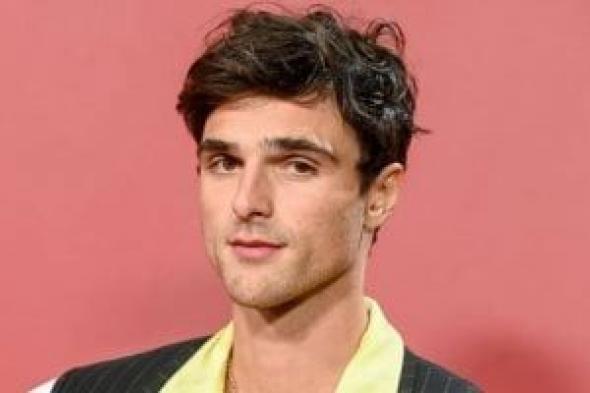 جاكوب
إلوردى
يكشف
ارتباكه
بين
أدواره
المتناقضة
بعد
Frankenstein