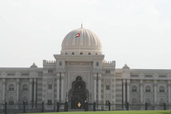 «استشاري
      الشارقة»
      يناقش
      توصياته
      لـ
      «الأشغال»
      و«الموارد»