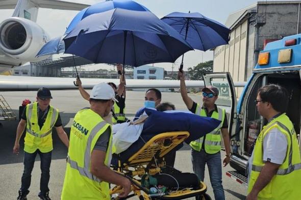 سفارة
    المملكة
    في
    الفلبين
    تنقل
    مواطنًا
    بطائرة
    الإخلاء
    الطبي
    لاستكمال
    علاجه