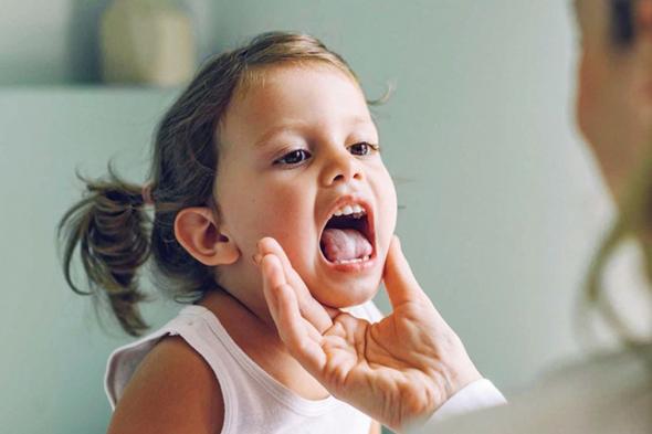 مرآة لصحة الجسم بأكمله.. انتبه إلى تغيّرات لون اللسان وشكله