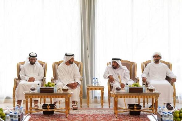 محمد
      بن
      سعود
      يقيم
      مأدبة
      غداء
      لأهالي
      المنيعي
      والمناطق
      المجاورة