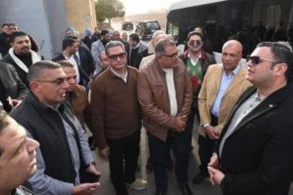 وزير
الإسكان
يتفقد
مشروع
رفع
كفاءة
محطة
تنقية
مياه
الشرب
بمدينة
الشيخ
زايد