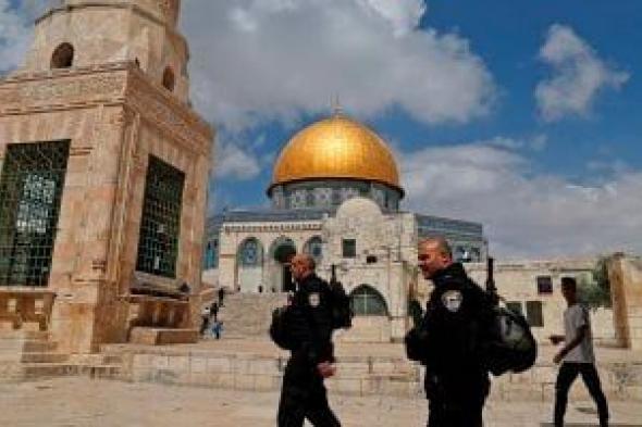 مستوطنون
يقتحمون
المسجد
الأقصى
بحماية
قوات
الاحتلال
الإسرائيلى