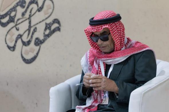 حرفي
كفيف
يوظف
خبرته
في
صناعة
شِباك
طرح
الصقور
بمهرجان
طريف