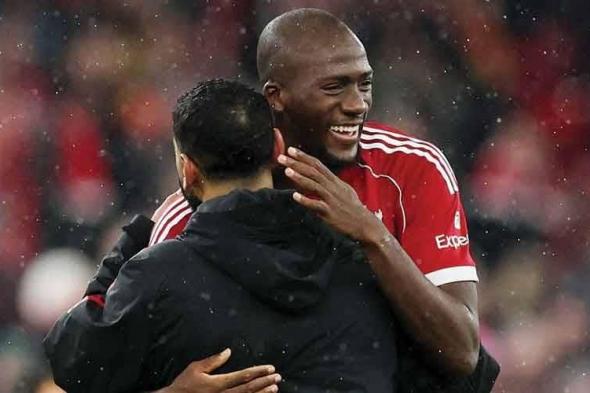 كوناتي
      يحتفل
      بالدموع..
      إيكيتيكي
      يخطف
      الأضواء
      وجيرارد
      يشبهه
      بتوريس