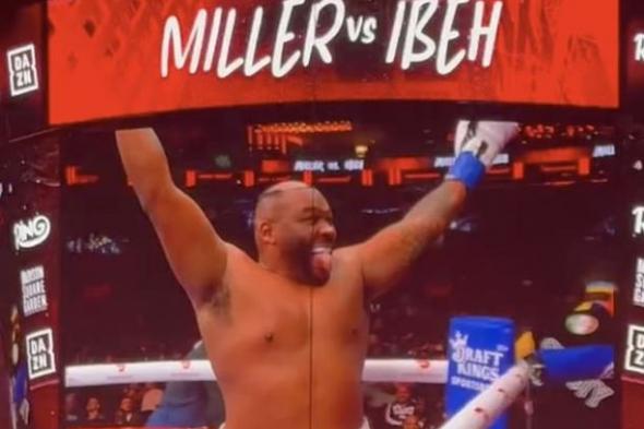 شعر
      مستعار
      يطير
      في
      الحلبة..
      واعتراف
      طريف
      بعد
      الفوز