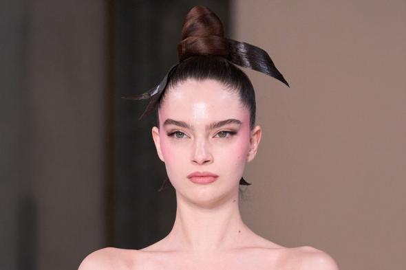 الكركديه
للبشرة:
من
المشروب
المنعش
إلى
روتين
جمالي
فعّال