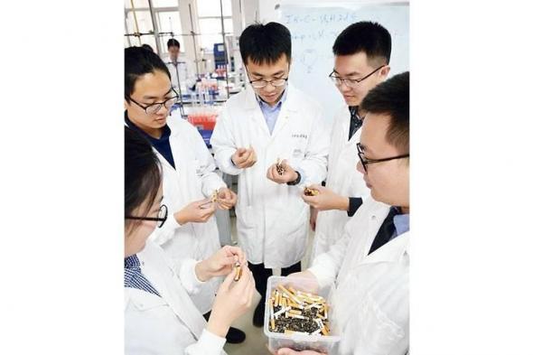 أعقاب
السجائر..
بطاريات