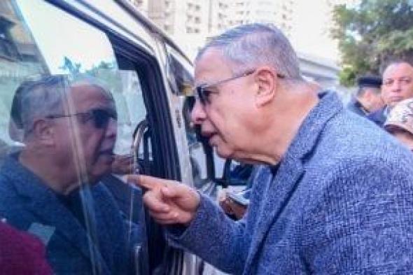 محافظ
الإسكندرية
يتفقد
وسائل
النقل
البديلة
في
الرمل
بعد
توقف
الترام..
فيديو