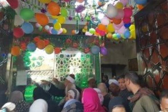 بهجة
الليلة
الختامية
تزين
ضريح
أبو
الحجاج
الأقصري
بالورود
والبالونات