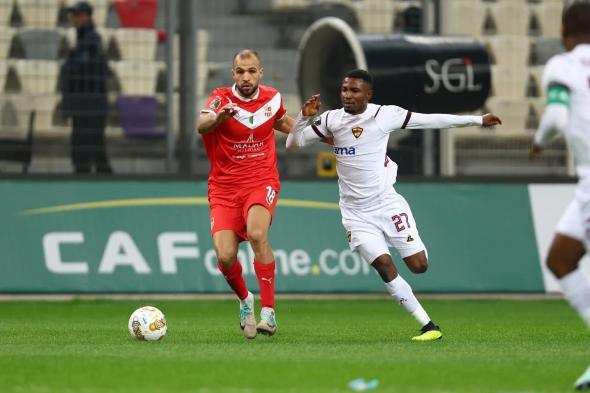 الحكم
يحرم
بلوزداد
من
تقدم
مريح
في
الشوط
الأول
أمام
ستيلينبوش