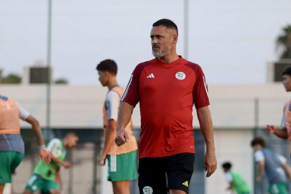 زياني
يكشف
قائمة
لاعبيه
المعنيين
بالمشاركة
في
بطولة
"لوناف"