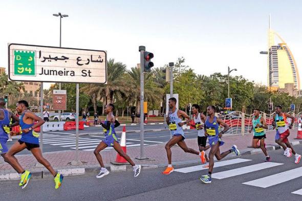 20 ألف عدّاء يرسمون لوحة «اليوبيل الفضي» لماراثون دبي الدولي