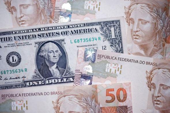 المخاوف من فقدان عرش الدولار الأميركي عملةً عالميةً.. مبالغ فيها