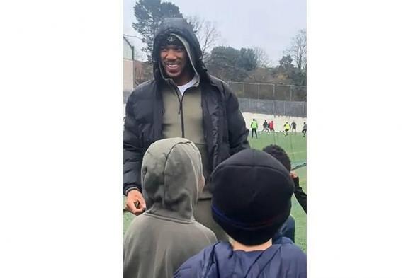 جوشوا
      يحضر
      تدريبات
      ابنه
      ويستعيد
      ابتسامته
      بعد
      فاجعة
      نيجيريا