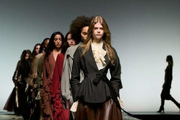 Alberta Ferretti تفتتح أسبوع دبي للموضة 2026 برؤية عالمية