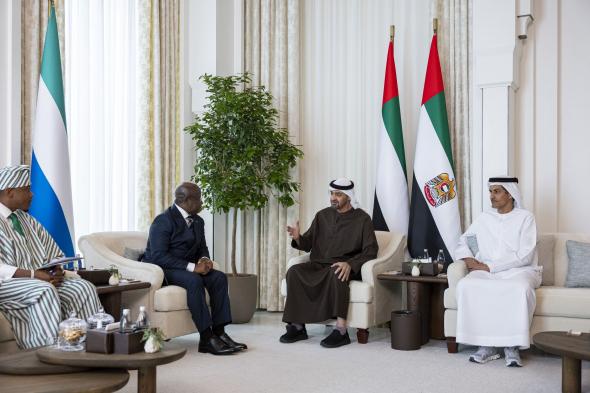 رئيس الدولة ورئيس سيراليون يبحثان علاقات التعاون بين البلدين