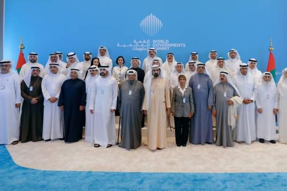 محمد
      بن
      راشد
      يلتقي
      عدداً
      من
      تجار
      الكويت
      المشاركين
      في
      المنتدى
      الاقتصادي
      الإماراتي
      الكويتي