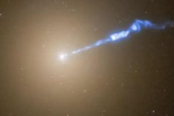 علماء
الفلك
يحلون
لغز
النفاثة
العملاقة
للثقب
الأسود
M87