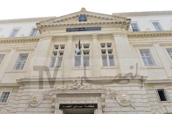 إيداع
11
شخصًا
الحبس
المؤقت
ضبط
بحوزتهم
أزيد
من
3.4
مليون
قرص
"صاروخ"