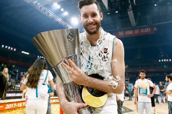 قبل مواجهة فريق دبي لكرة السلة.. رودي وفيليبي يلتقيان الجمهور في "متنزه ريال مدريد وورلد"