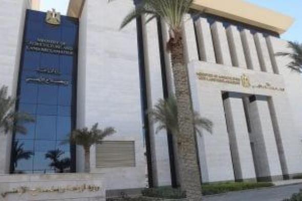 وزارة
الزراعة:
توفير
كافة
احتياجات
مزارعي
القمح
من
التقاوى
عالية
والأسمدة