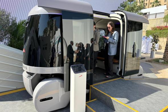 مركبات صغيرة ذاتية القيادة .. نظام مبتكر في دبي ينقل 10 آلاف شخص بالساعة ويتفادى الازدحام