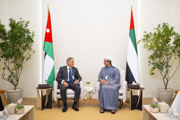 منصور بن زايد يلتقي رئيس مجلس الوزراء الأردني
