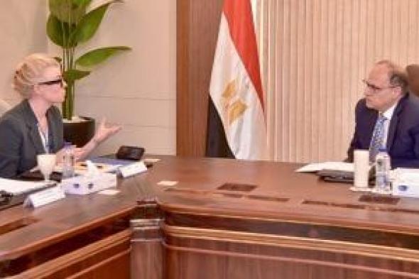 رئيس
هيئة
الدواء
يستقبل
وفد
الأعمال
السويدي
لبحث
التعاون
في
القطاع
الدوائي