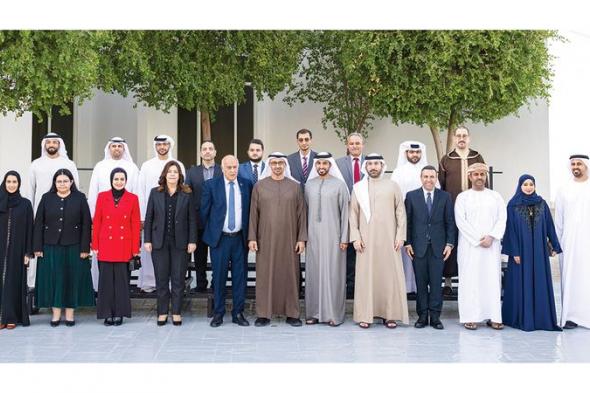 رئيس الدولة: رؤية الإمارات تضع تمكين الشباب على قمة أولوياتها